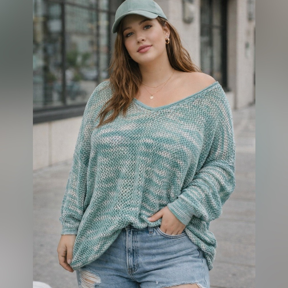 Lane Bryant V-Neck Sweater in Teal and White
